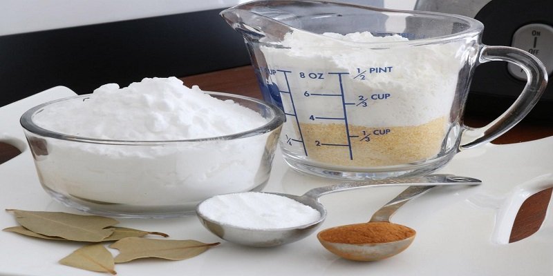 Mix cornstarch and milk to remove stains effectively